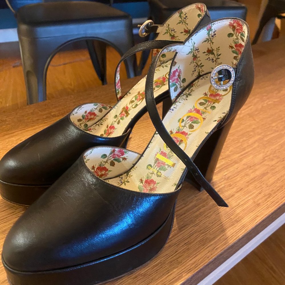 GUCCI LEATHER D'ORSAY PUMPS (SIZE 8)